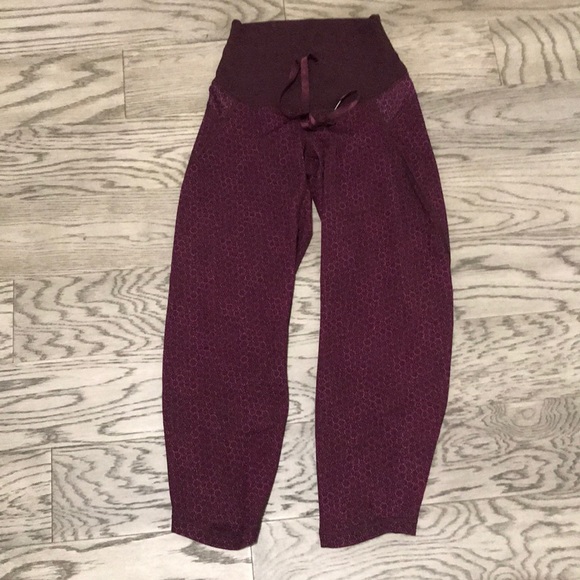 lululemon athletica Pants - Lululemon Magenta Patterned crops